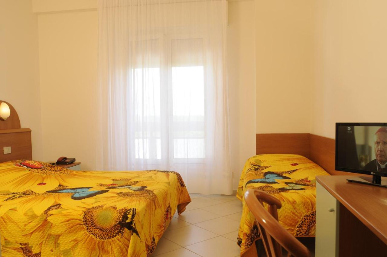Hotel Sole Rosolina Mare Esterno foto